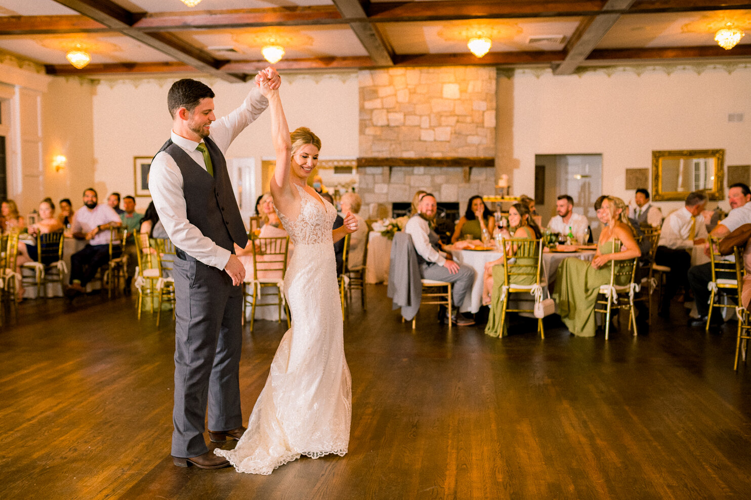 blackhorseInn_warrentonwedding_youseephotography_TaylorDavid_pic251.jpg