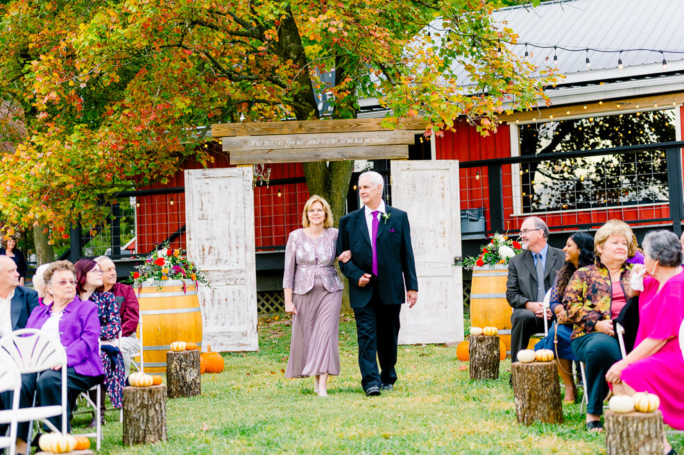 FredericksburgWedding_OakCreekFarm_Fall_lightandairy_youseephotography_SS_pic36.jpg