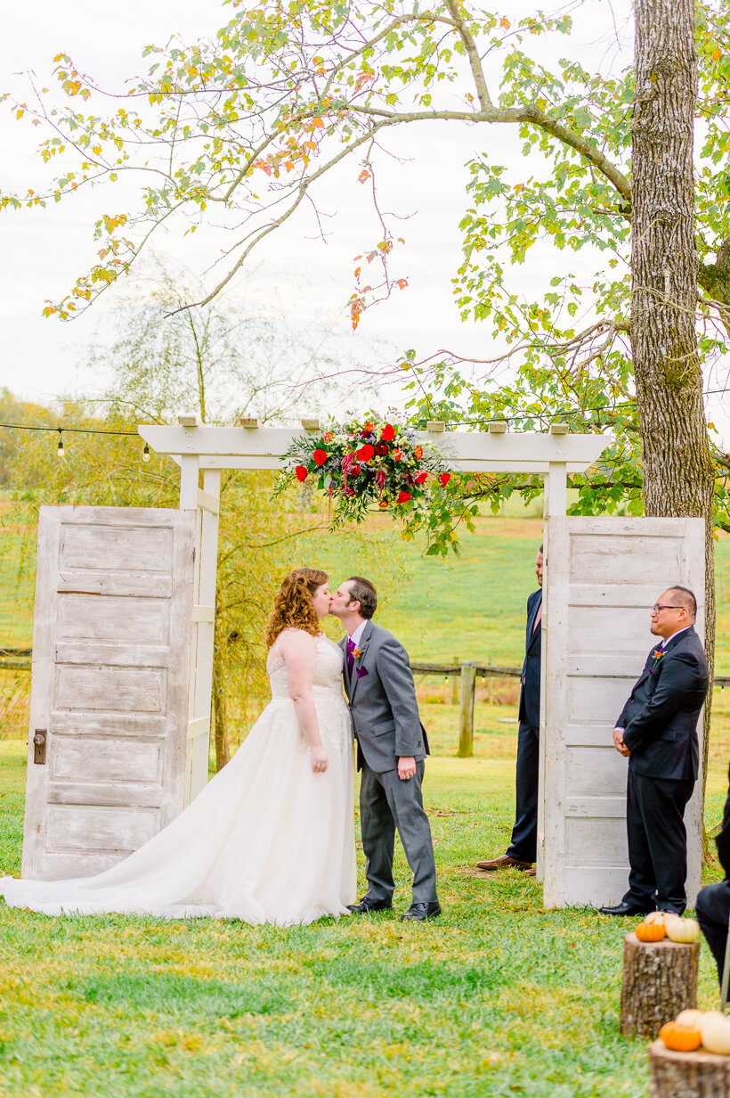 FredericksburgWedding_OakCreekFarm_Fall_lightandairy_youseephotography_SS_pic57.jpg