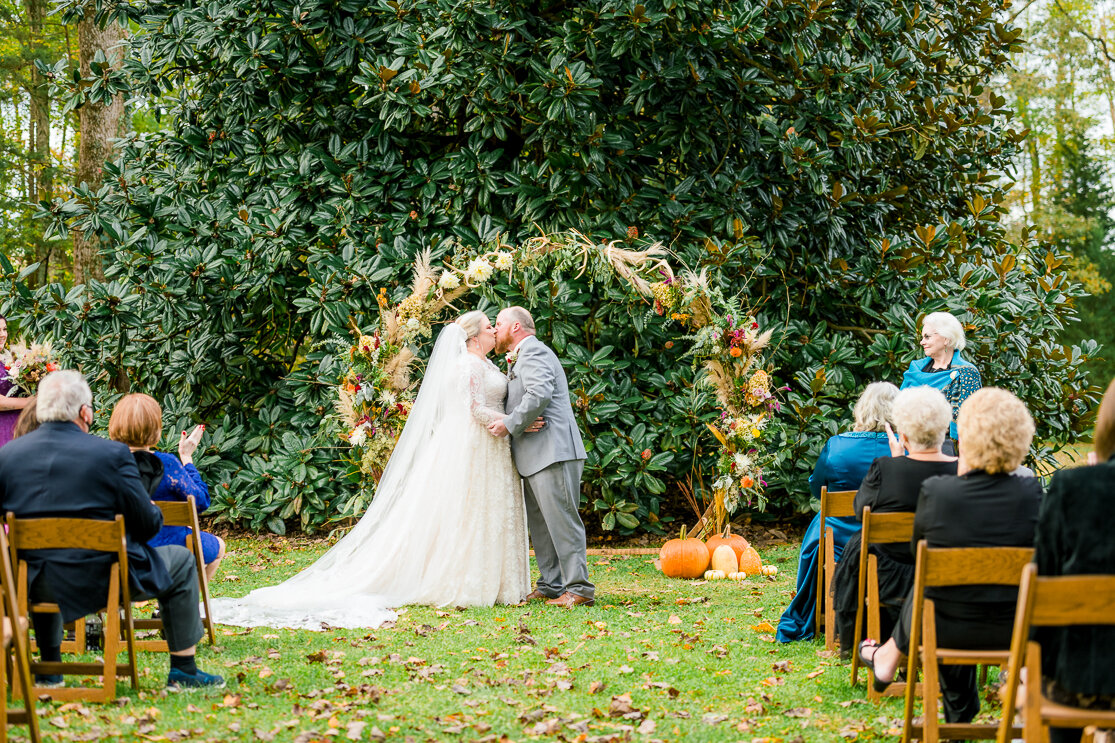 SevenSprings_VirginiaWedding_Fall_Halloween_youseephotography_RachelEric_pic69.jpg