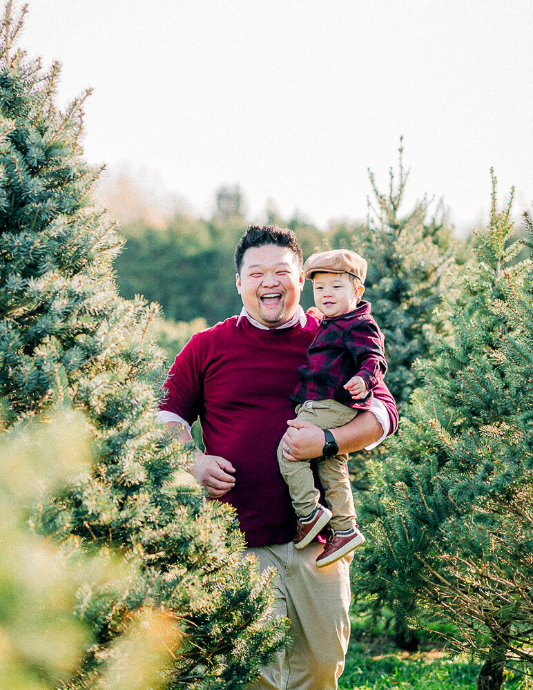 Fredericksburg_FamilyPhotos_ChristmasTreeFarm_Sneads_youseephotography_TheHongFamily_pic4.jpg