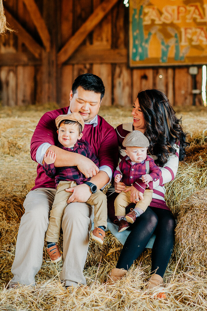 Fredericksburg_FamilyPhotos_ChristmasTreeFarm_Sneads_youseephotography_TheHongFamily_pic13.jpg