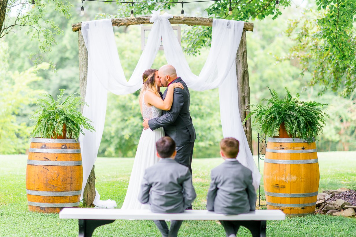 FredericksburgWeddingPhotographer_Elopement_Summer_lightandairy_youseephotography_ChrisSarah_pic00009.jpg