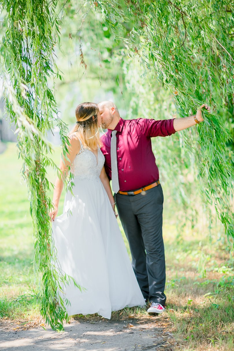 FredericksburgWeddingPhotographer_Elopement_Summer_lightandairy_youseephotography_ChrisSarah_pic00037.jpg