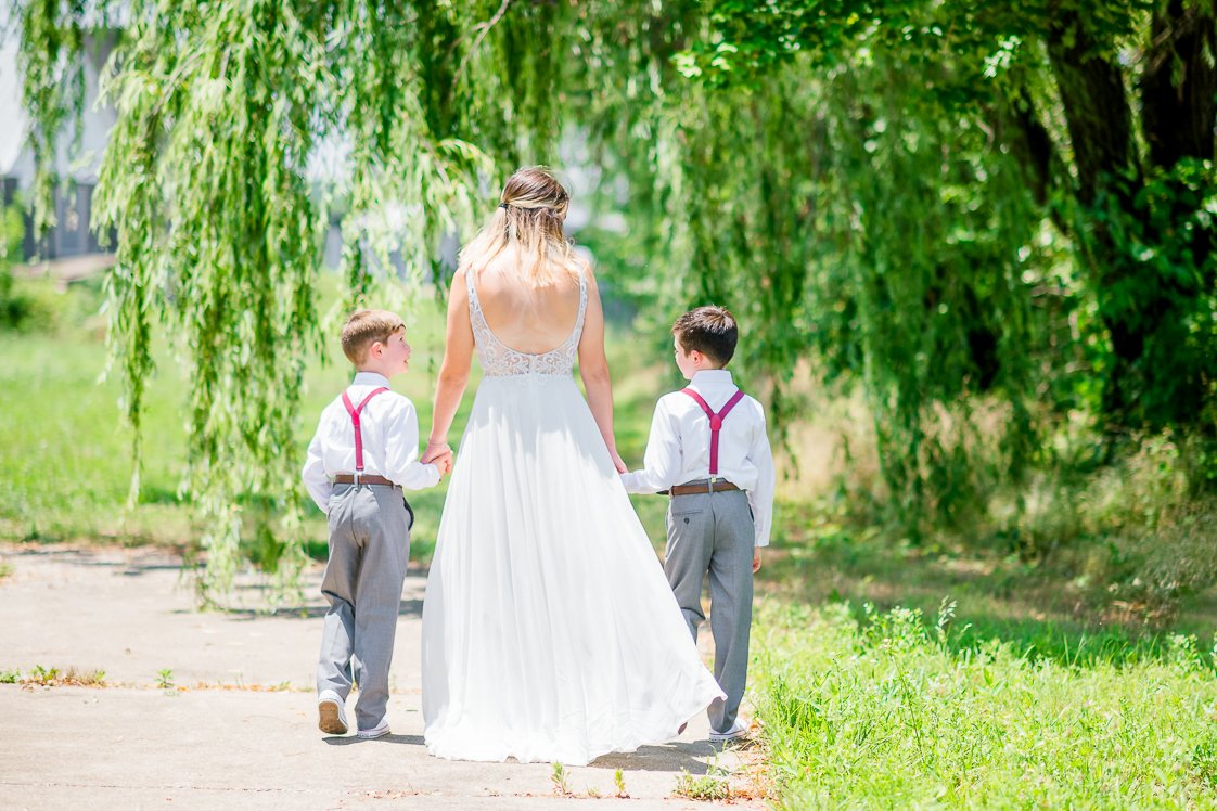 FredericksburgWeddingPhotographer_Elopement_Summer_lightandairy_youseephotography_ChrisSarah_pic00067.jpg