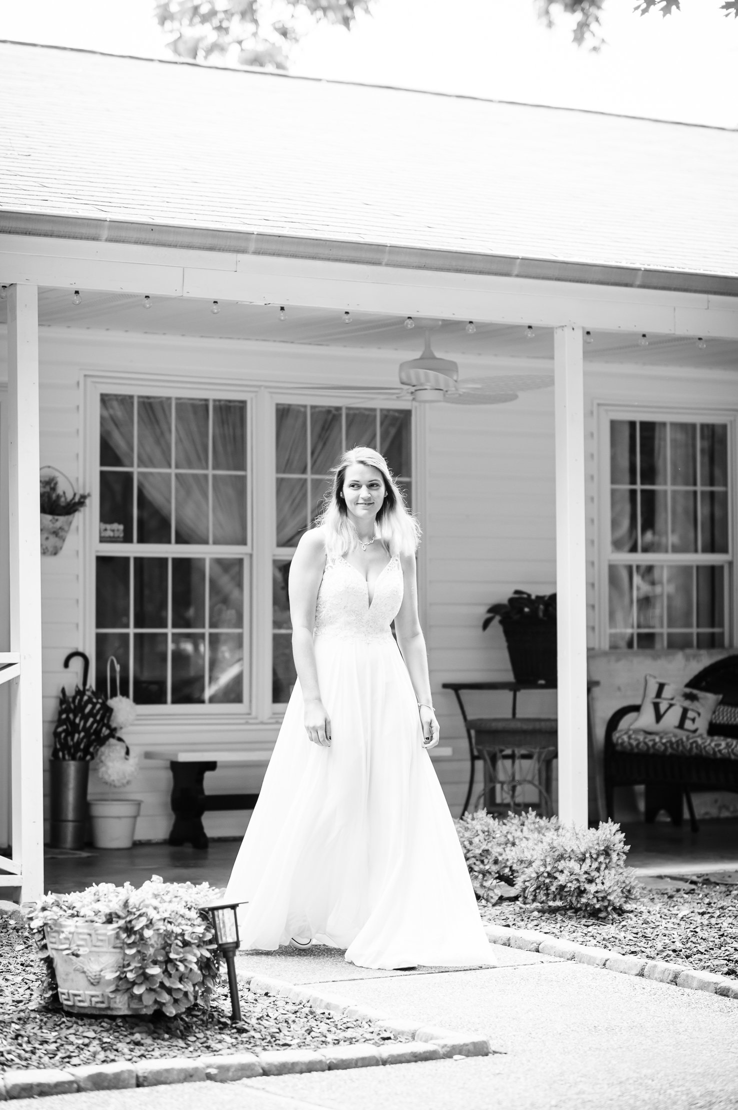 FredericksburgWeddingPhotographer_Elopement_Summer_lightandairy_youseephotography_ChrisSarah_pic00001.jpg