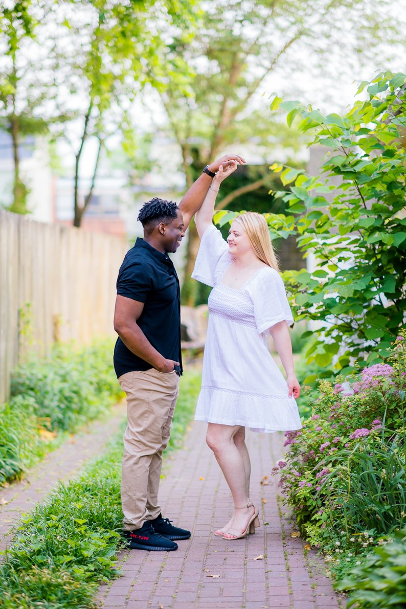 engagement_spring_downtownFredericksburg_fredericksburgweddingphotographer_youseephotography_MeredithSteven_pic11.jpg