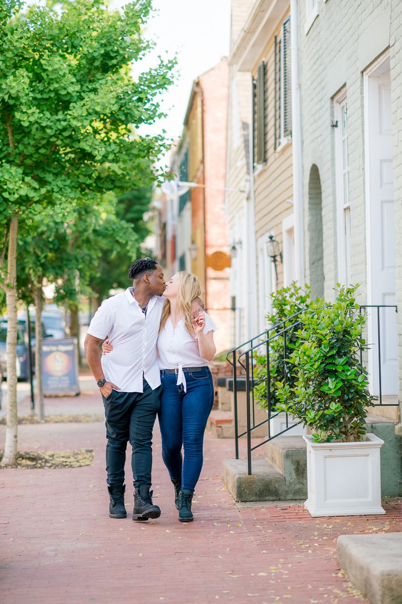 engagement_spring_downtownFredericksburg_fredericksburgweddingphotographer_youseephotography_MeredithSteven_pic31.jpg