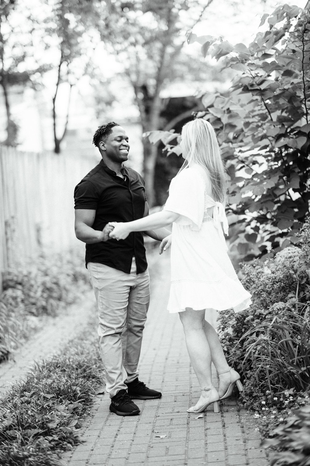 engagement_spring_downtownFredericksburg_fredericksburgweddingphotographer_youseephotography_MeredithSteven_pic34.jpg