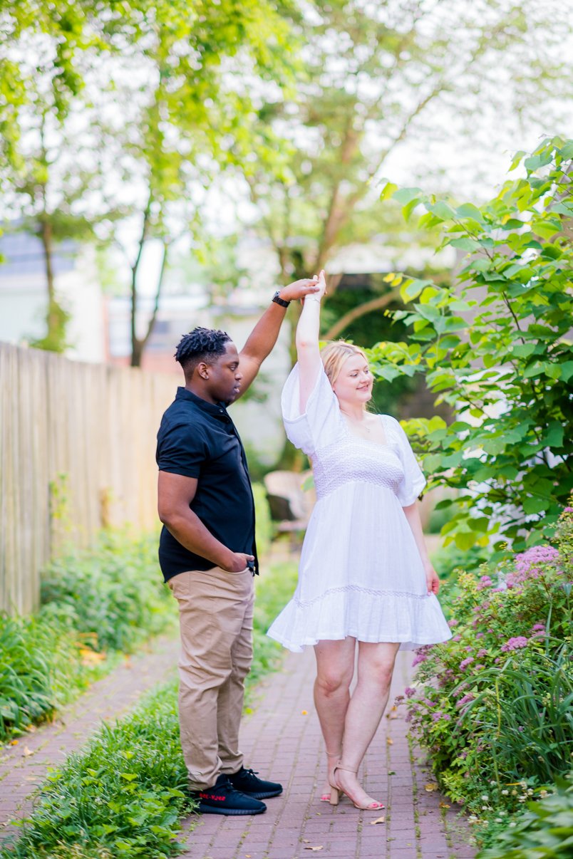 engagement_spring_downtownFredericksburg_fredericksburgweddingphotographer_youseephotography_MeredithSteven_pic46.jpg