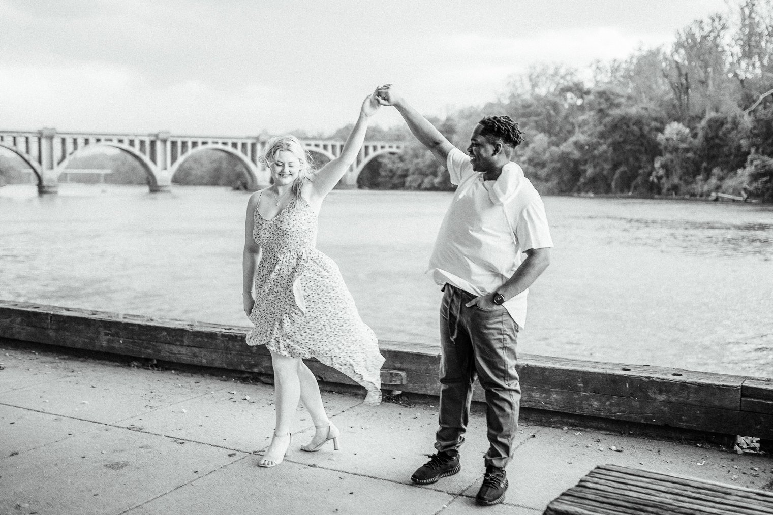 engagement_spring_downtownFredericksburg_fredericksburgweddingphotographer_youseephotography_MeredithSteven_pic56.jpg