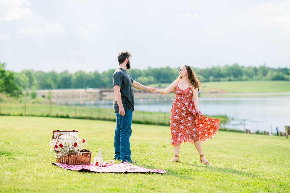 engagement_LakeMooney_fredericksburgweddingphotographer_youseephotography_CarlyReace_blogpic7.jpg