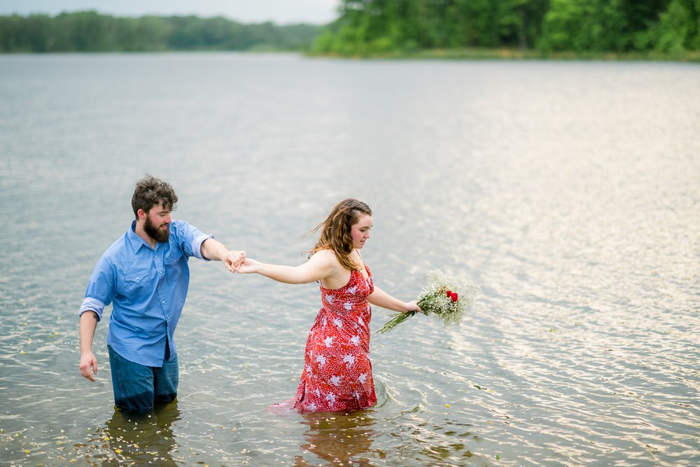 engagement_LakeMooney_fredericksburgweddingphotographer_youseephotography_CarlyReace_blogpic42.jpg