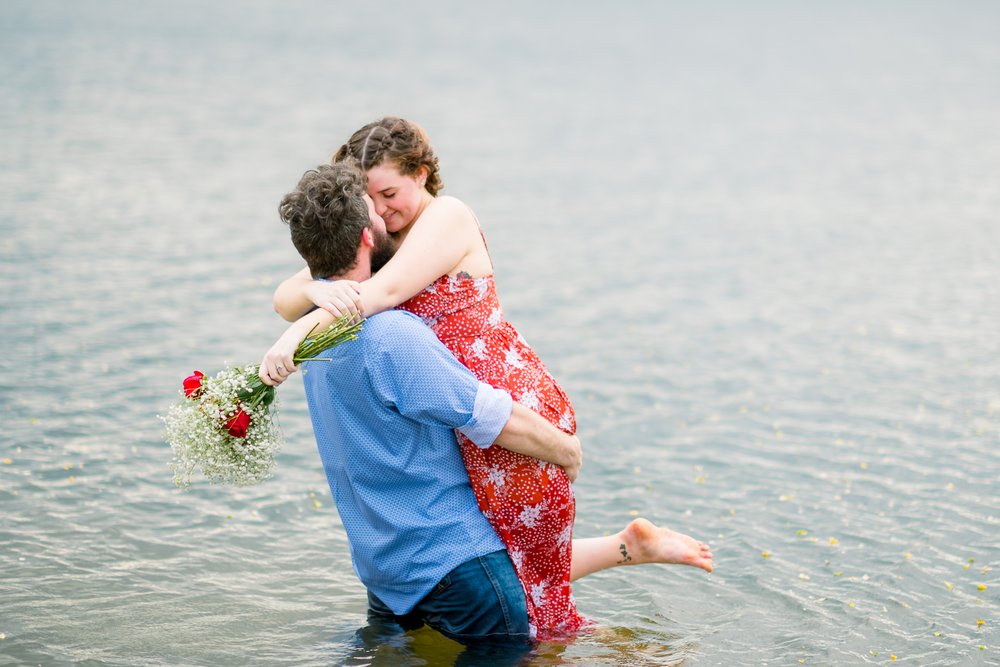 engagement_LakeMooney_fredericksburgweddingphotographer_youseephotography_CarlyReace_blogpic54.jpg