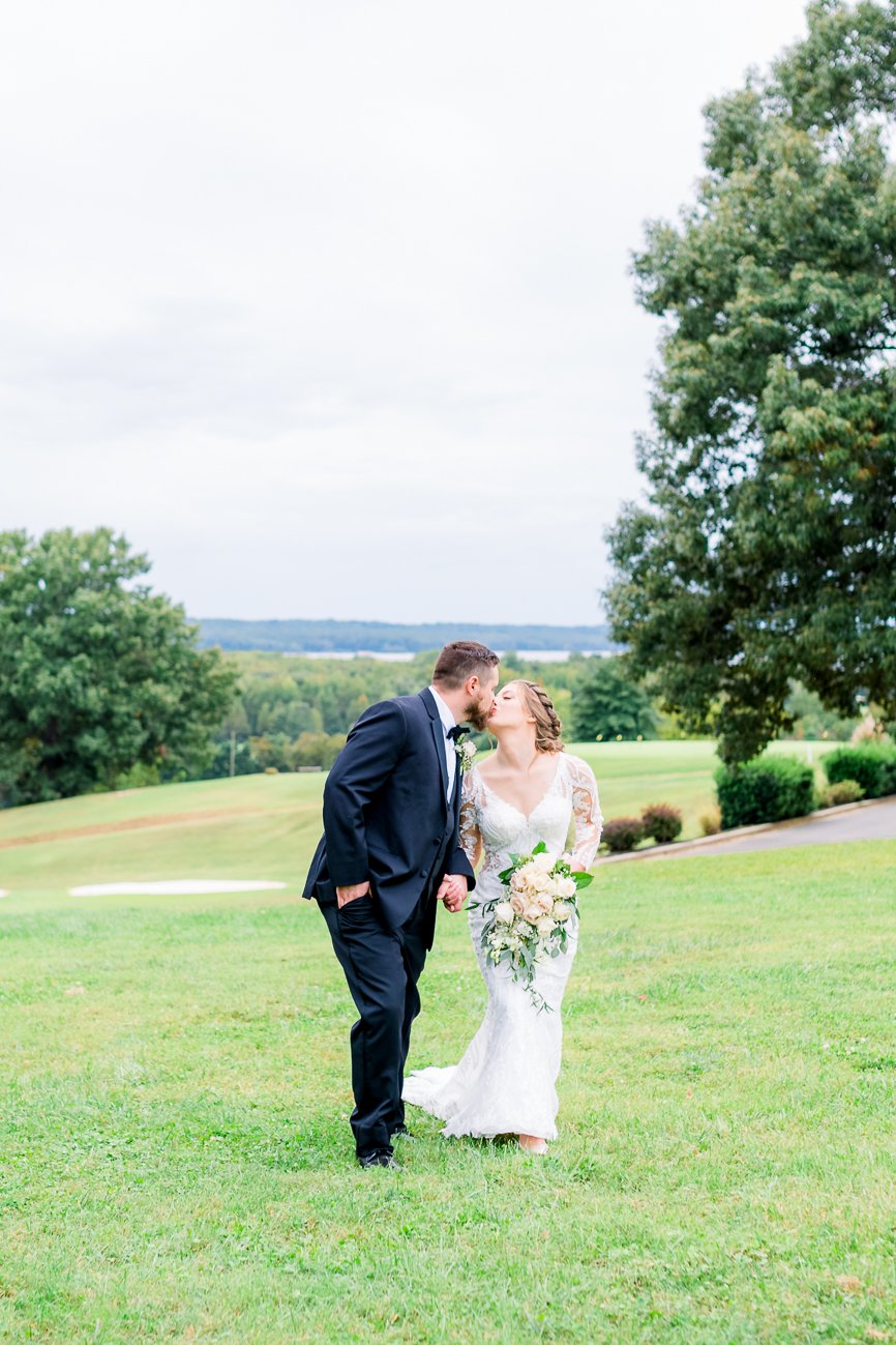 WicomicoGolfCourse_FallWedding_southernmarylandphotographer_fredericksburgweddingphotographer_youseephotography_blog_NatalieSam_pic104.jpg