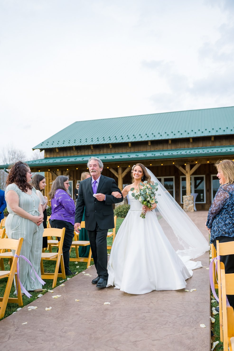 TheBarnAtTimberCreek_Spring_RichmondWeddingphotographer_youseephotography_LauranClint_blog_pic57.jpg