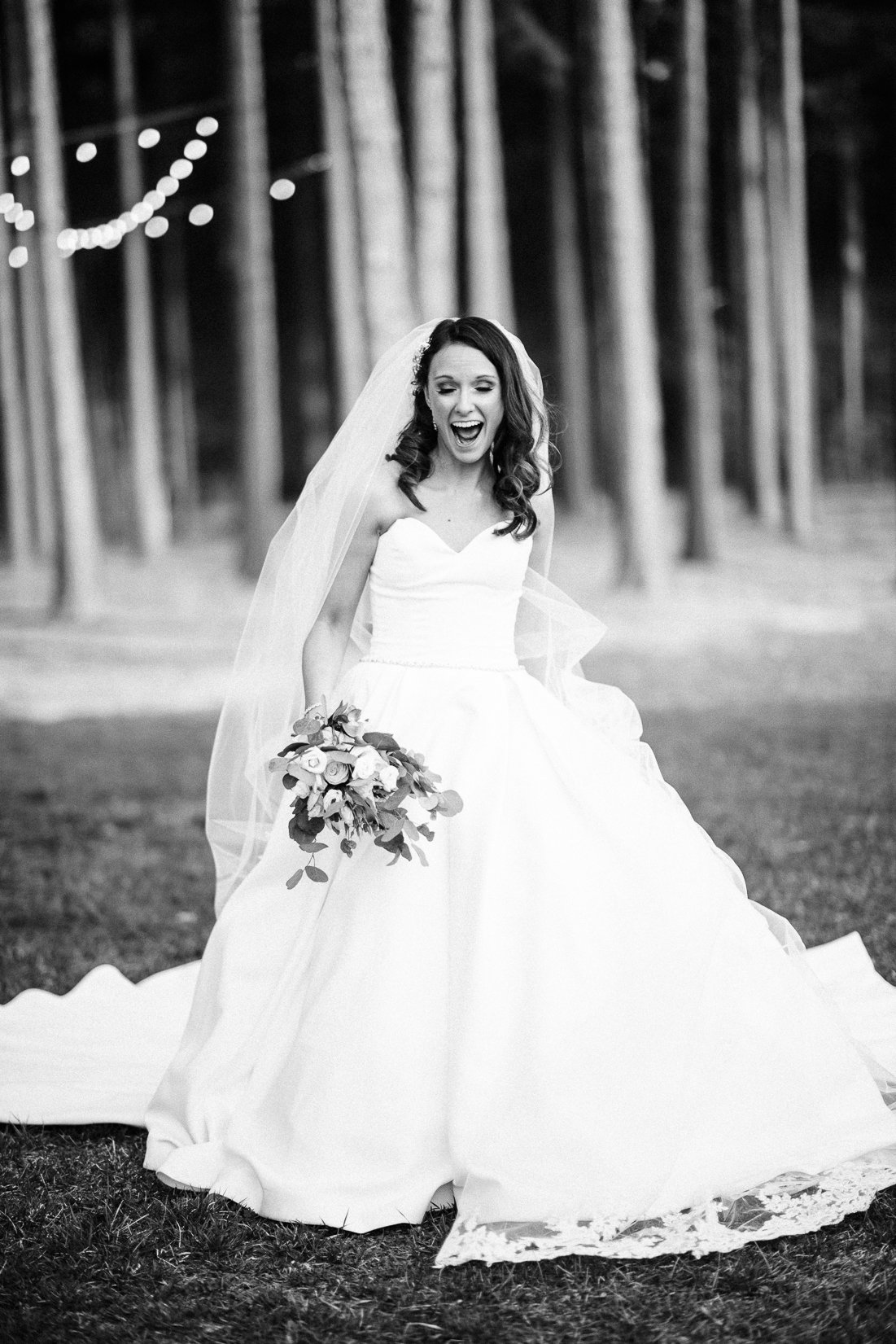 TheBarnAtTimberCreek_Spring_RichmondWeddingphotographer_youseephotography_LauranClint_blog_pic140.jpg