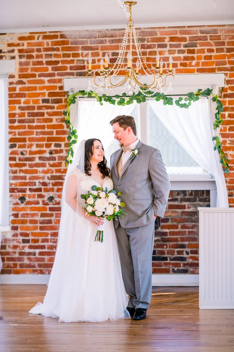 WoolenMill_TheSIlkMill_WinterWedding_FredericksburgWeddingVenue_DowntownFredericksburg_VirginiaWeddingVenue_youseephotography_pic110.jpg