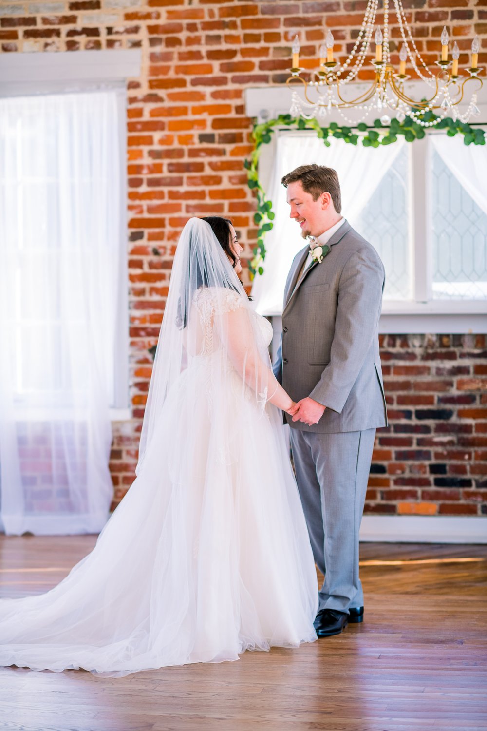 WoolenMill_TheSIlkMill_WinterWedding_FredericksburgWeddingVenue_DowntownFredericksburg_VirginiaWeddingVenue_youseephotography_pic118.jpg