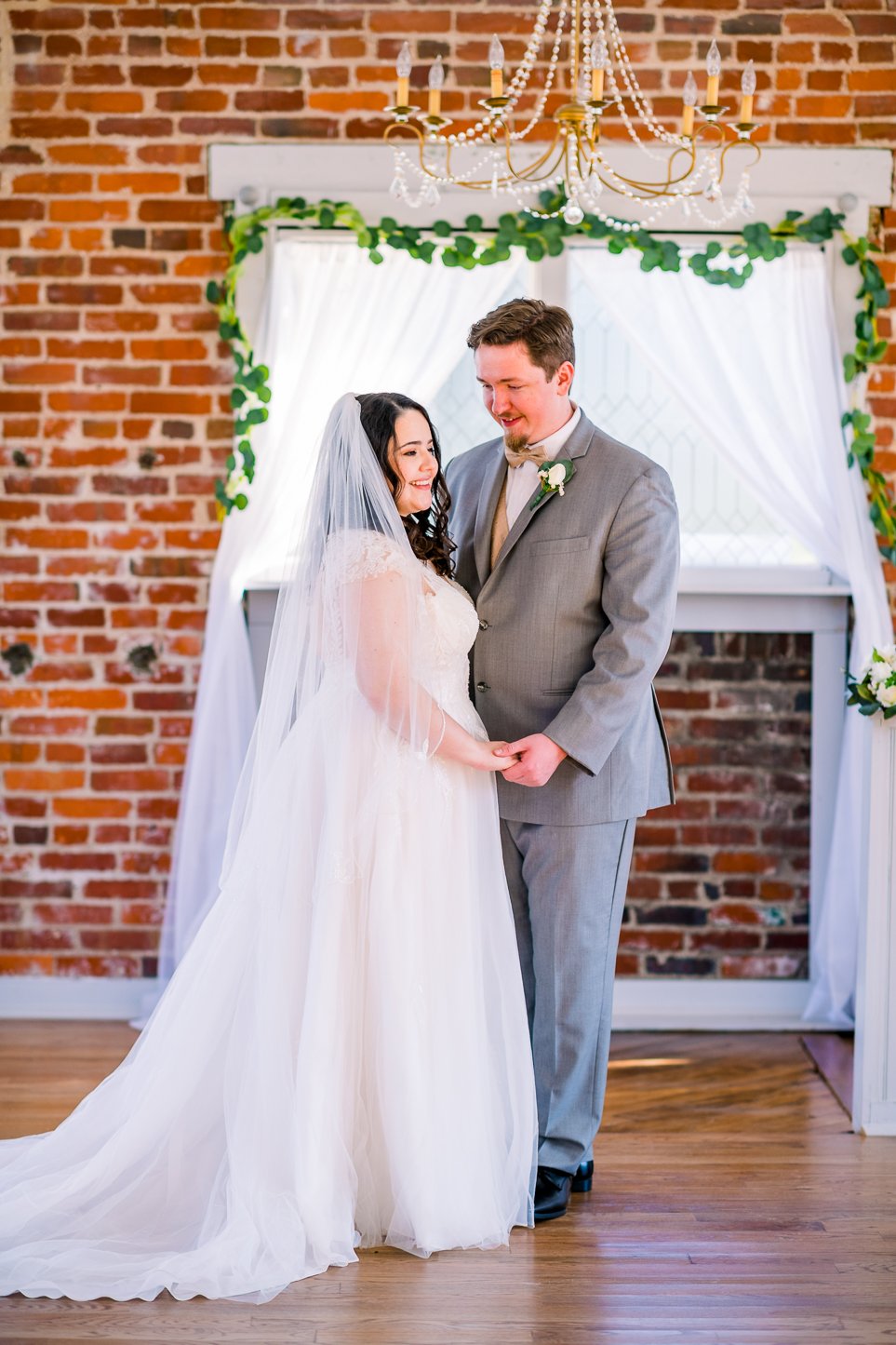 WoolenMill_TheSIlkMill_WinterWedding_FredericksburgWeddingVenue_DowntownFredericksburg_VirginiaWeddingVenue_youseephotography_pic123.jpg