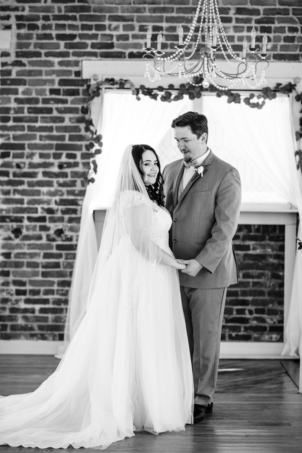 WoolenMill_TheSIlkMill_WinterWedding_FredericksburgWeddingVenue_DowntownFredericksburg_VirginiaWeddingVenue_youseephotography_pic124.jpg