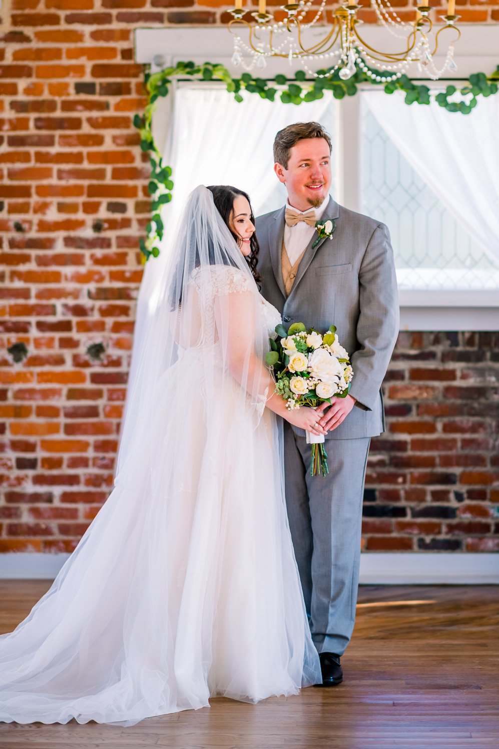 WoolenMill_TheSIlkMill_WinterWedding_FredericksburgWeddingVenue_DowntownFredericksburg_VirginiaWeddingVenue_youseephotography_pic125.jpg