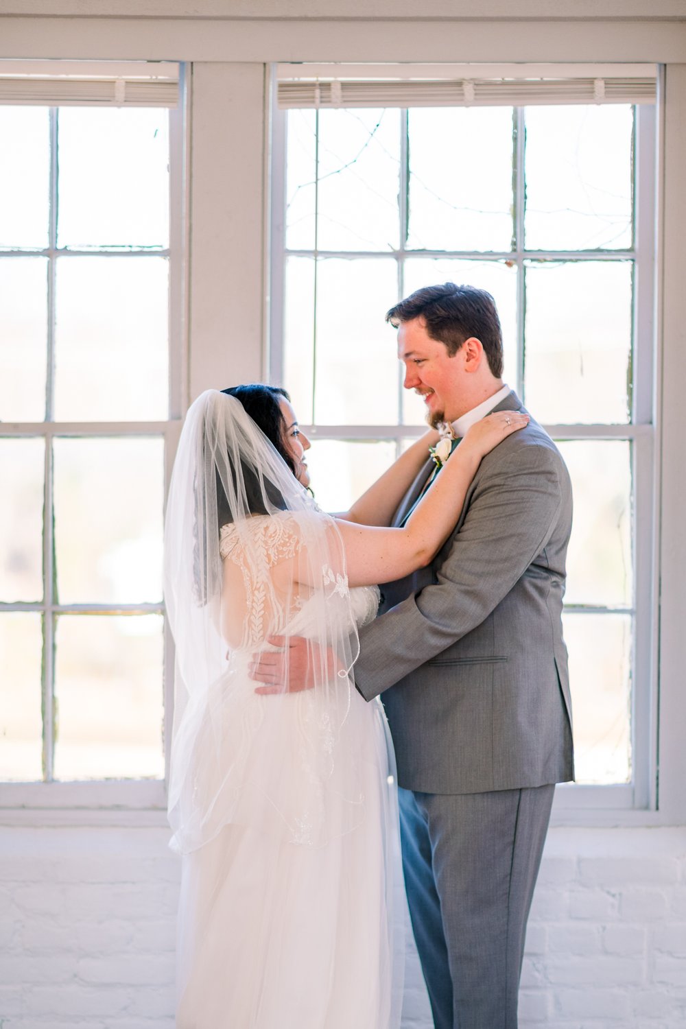 WoolenMill_TheSIlkMill_WinterWedding_FredericksburgWeddingVenue_DowntownFredericksburg_VirginiaWeddingVenue_youseephotography_pic131.jpg