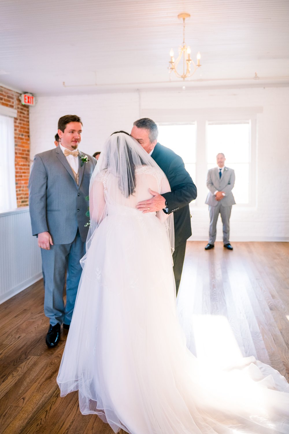 WoolenMill_TheSIlkMill_WinterWedding_FredericksburgWeddingVenue_DowntownFredericksburg_VirginiaWeddingVenue_youseephotography_pic171.jpg