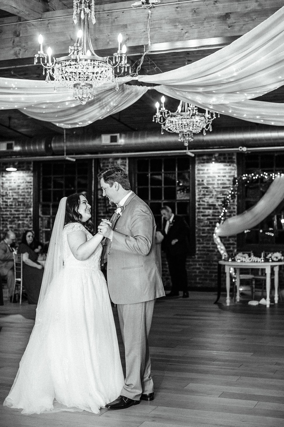 WoolenMill_TheSIlkMill_WinterWedding_FredericksburgWeddingVenue_DowntownFredericksburg_VirginiaWeddingVenue_youseephotography_pic242.jpg