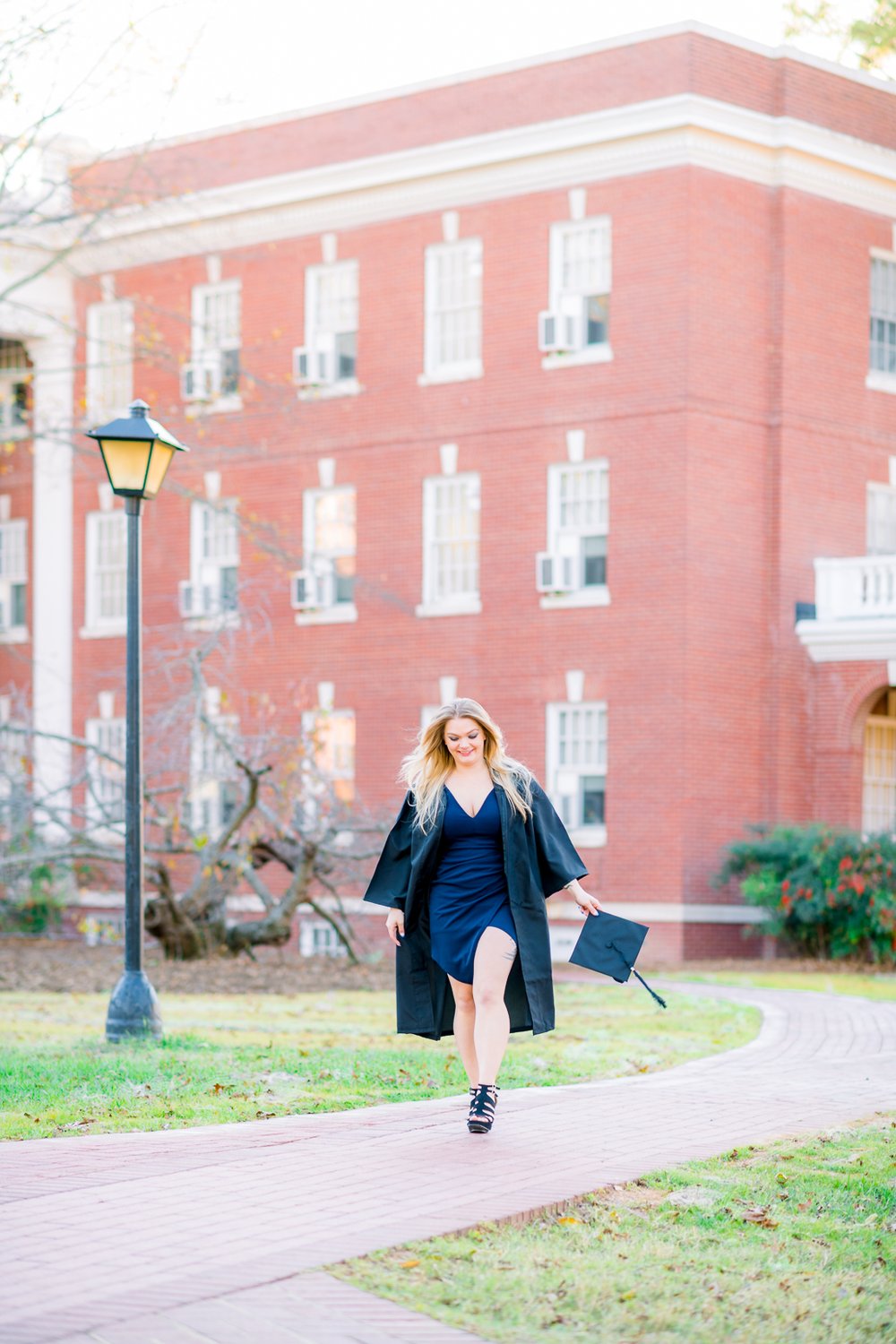 DowntownFredericksburg_GraduationPhoto_SeniorSession_fredericksburgphotographer_youseephotography_Kaitlynn_blogpic32.jpg