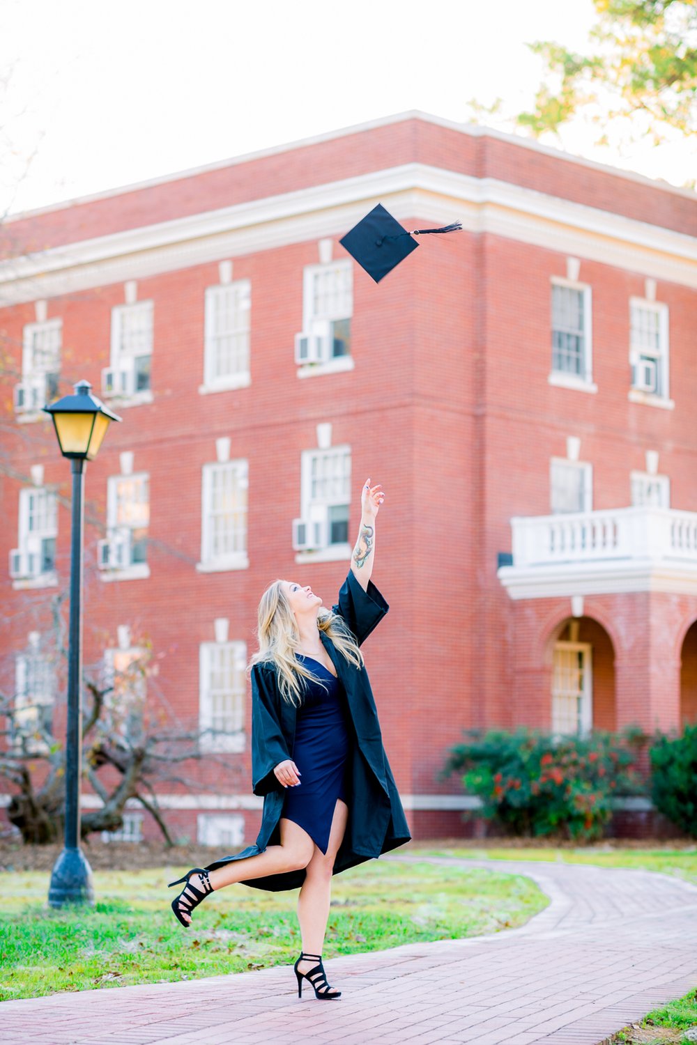 DowntownFredericksburg_GraduationPhoto_SeniorSession_fredericksburgphotographer_youseephotography_Kaitlynn_blogpic30.jpg