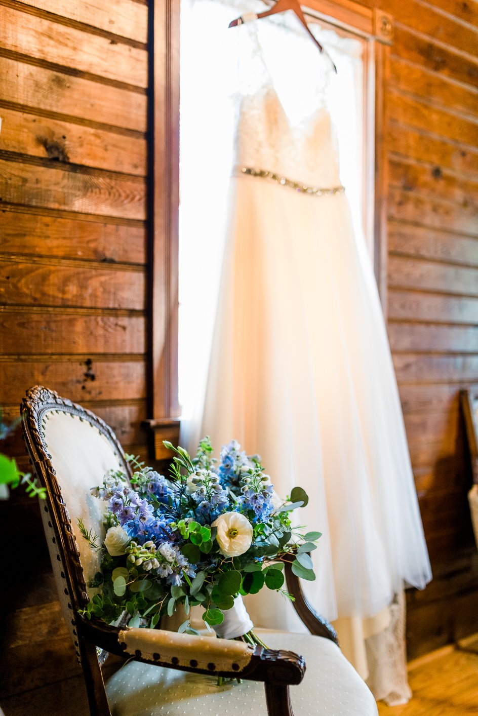 GlasgowFarm_RainWedding_Spring_FredericksburgWeddingphotographer_youseephotography_LeslieNick_blogpic27.jpg