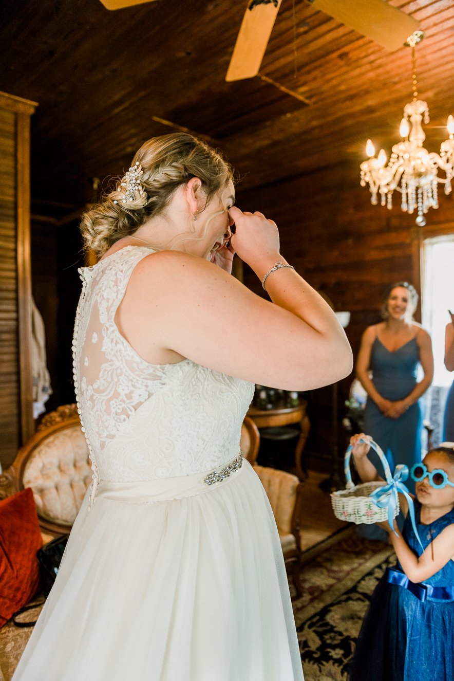 GlasgowFarm_RainWedding_Spring_FredericksburgWeddingphotographer_youseephotography_LeslieNick_blogpic49.jpg