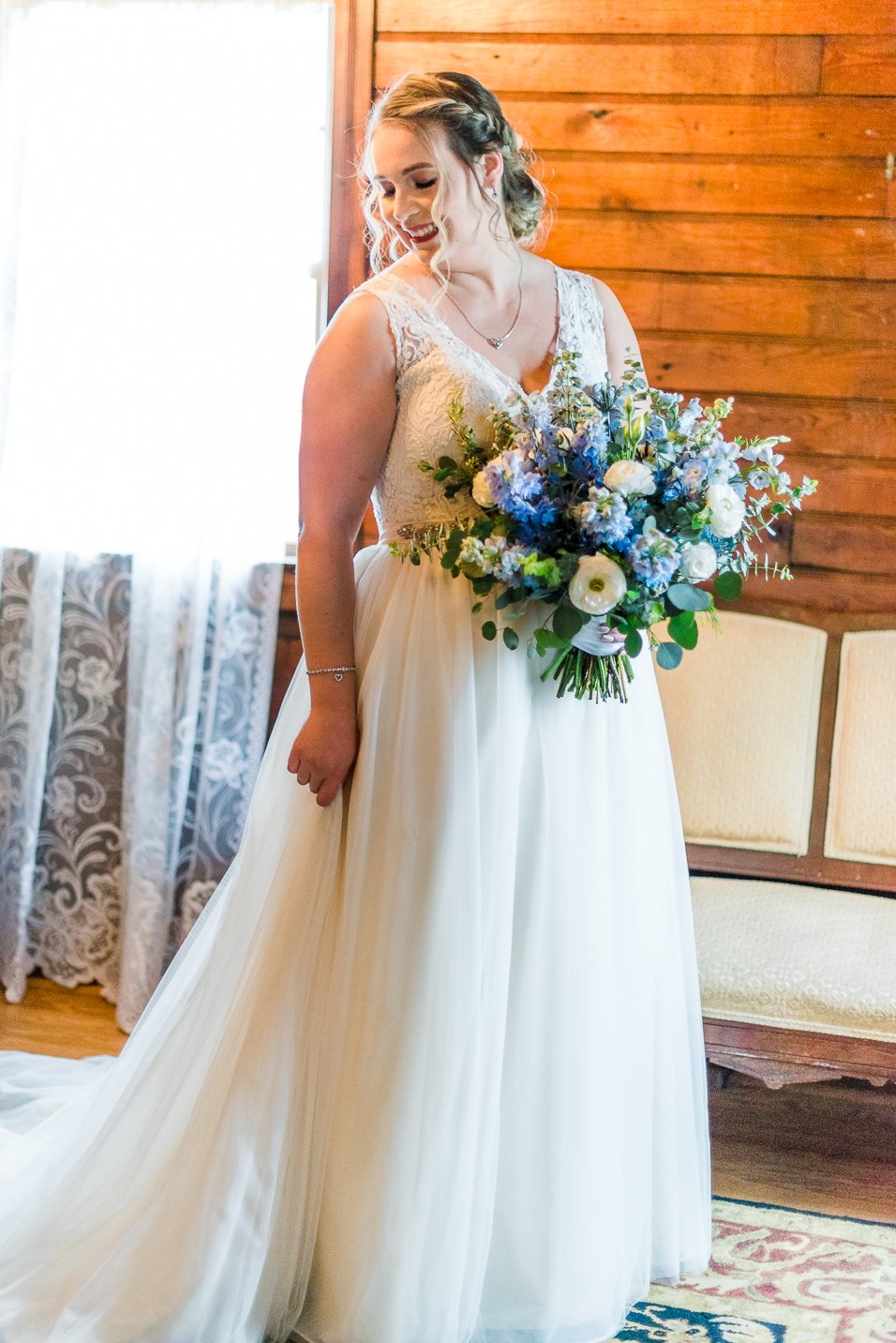 GlasgowFarm_RainWedding_Spring_FredericksburgWeddingphotographer_youseephotography_LeslieNick_blogpic71.jpg