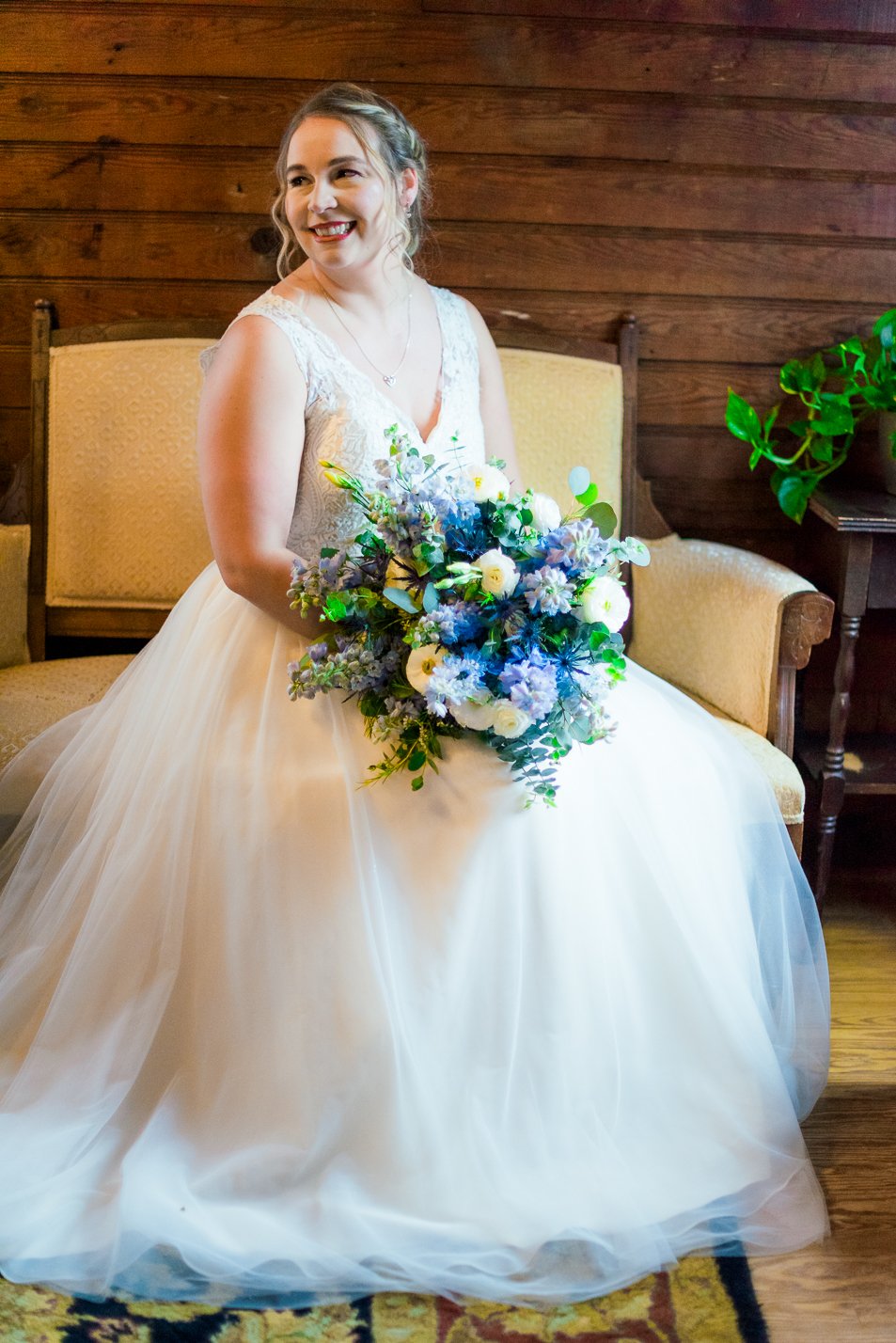 GlasgowFarm_RainWedding_Spring_FredericksburgWeddingphotographer_youseephotography_LeslieNick_blogpic76.jpg