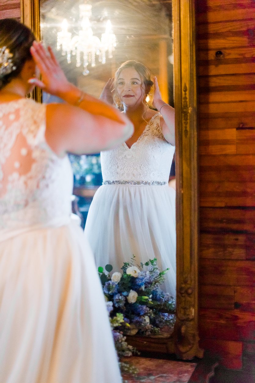 GlasgowFarm_RainWedding_Spring_FredericksburgWeddingphotographer_youseephotography_LeslieNick_blogpic82.jpg