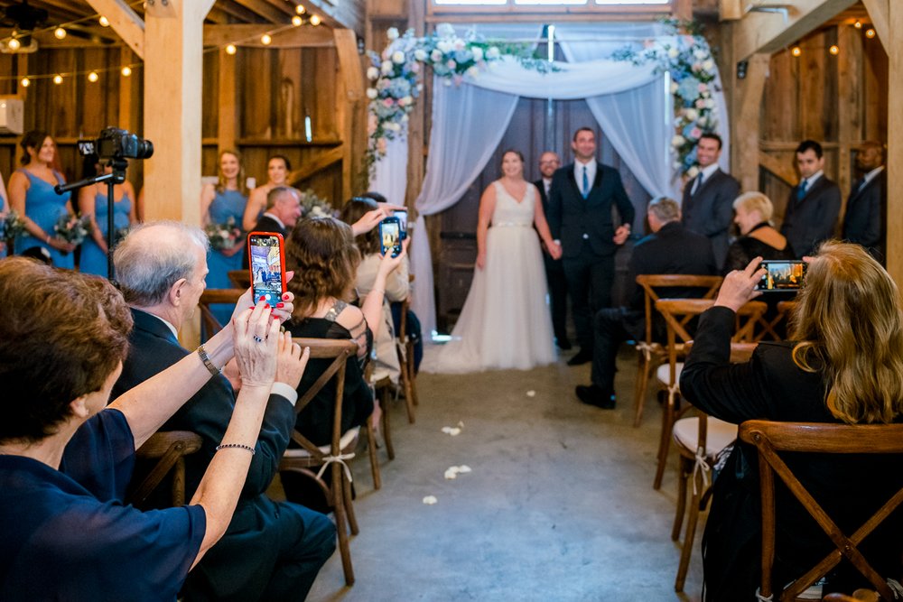 GlasgowFarm_RainWedding_Spring_FredericksburgWeddingphotographer_youseephotography_LeslieNick_blogpic115.jpg