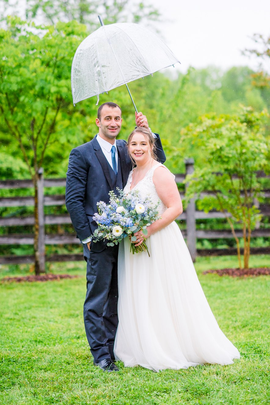 GlasgowFarm_RainWedding_Spring_FredericksburgWeddingphotographer_youseephotography_LeslieNick_blogpic132.jpg