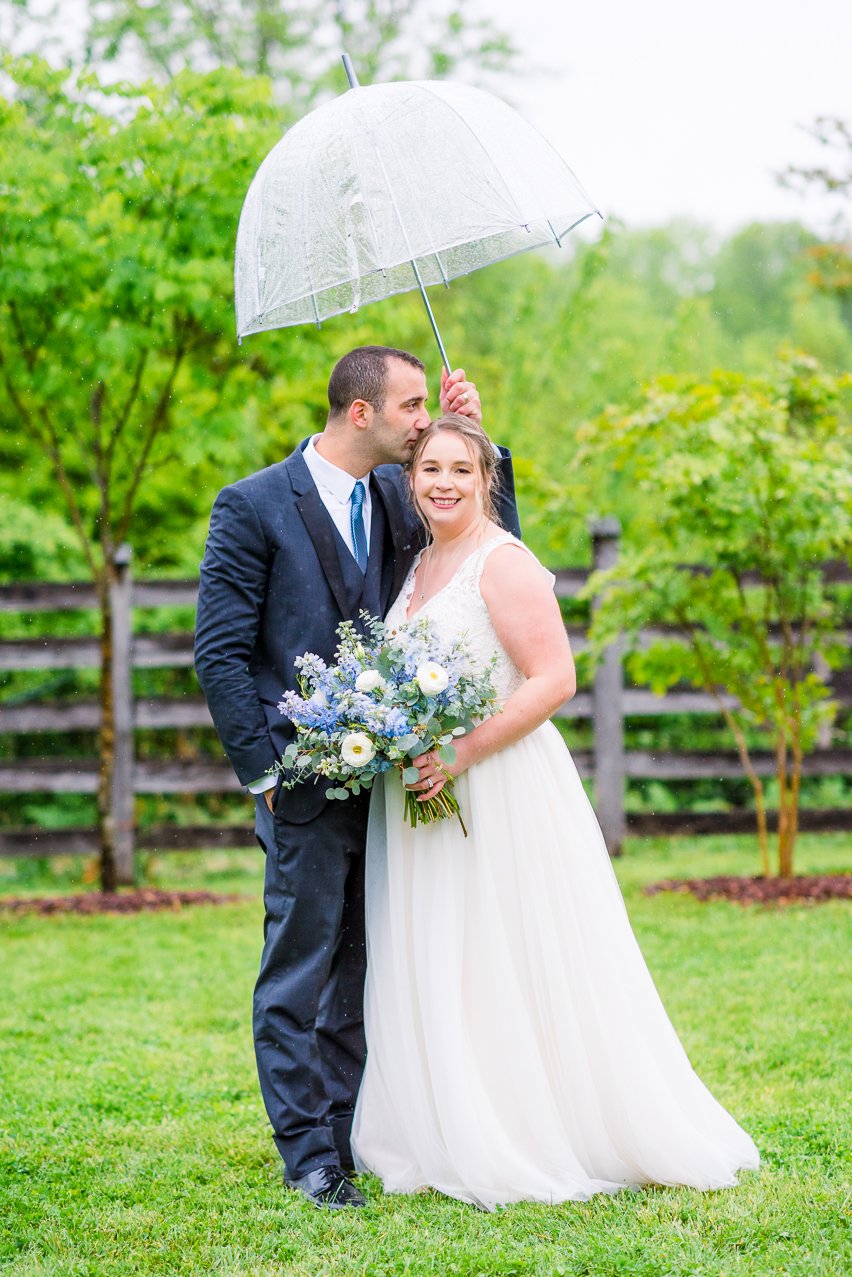 GlasgowFarm_RainWedding_Spring_FredericksburgWeddingphotographer_youseephotography_LeslieNick_blogpic134.jpg