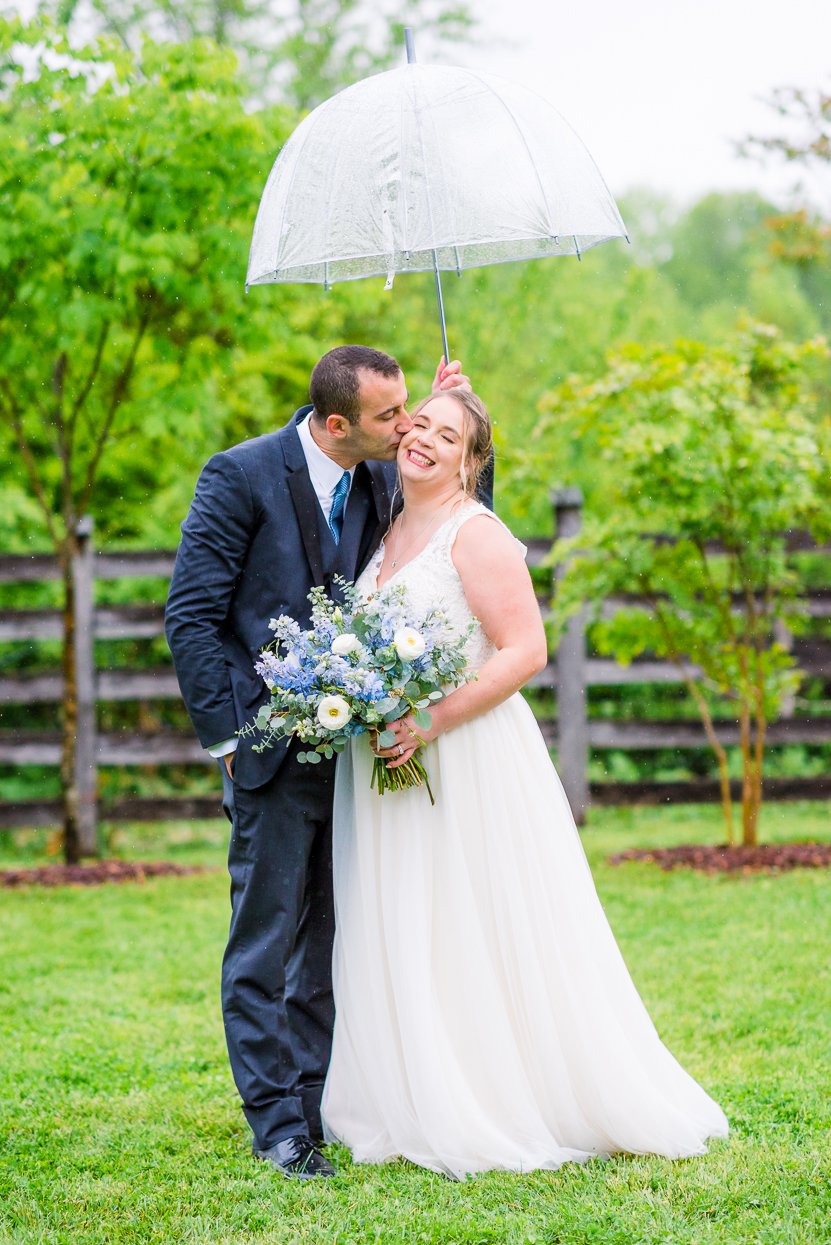 GlasgowFarm_RainWedding_Spring_FredericksburgWeddingphotographer_youseephotography_LeslieNick_blogpic135.jpg