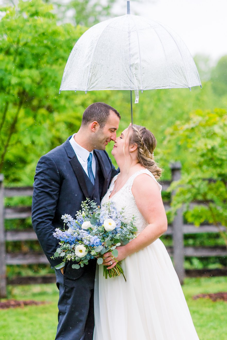 GlasgowFarm_RainWedding_Spring_FredericksburgWeddingphotographer_youseephotography_LeslieNick_blogpic138.jpg