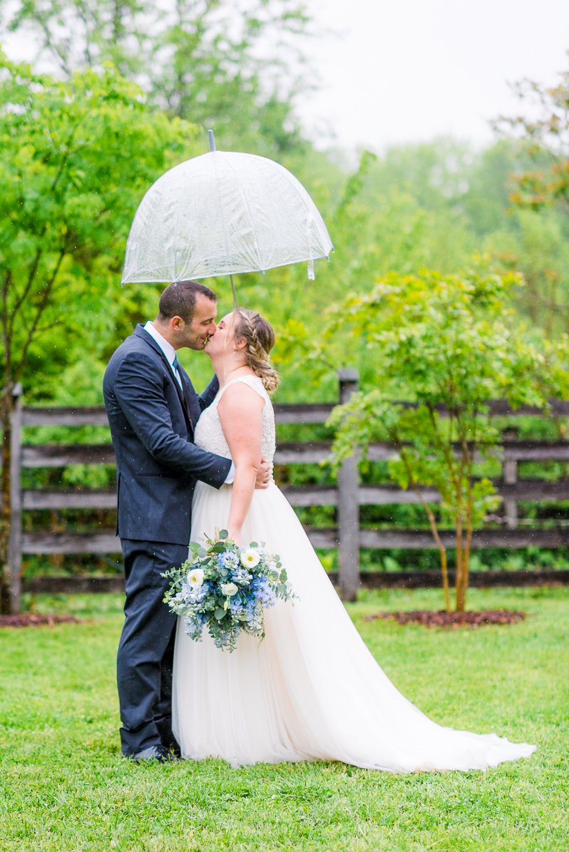 GlasgowFarm_RainWedding_Spring_FredericksburgWeddingphotographer_youseephotography_LeslieNick_blogpic142.jpg