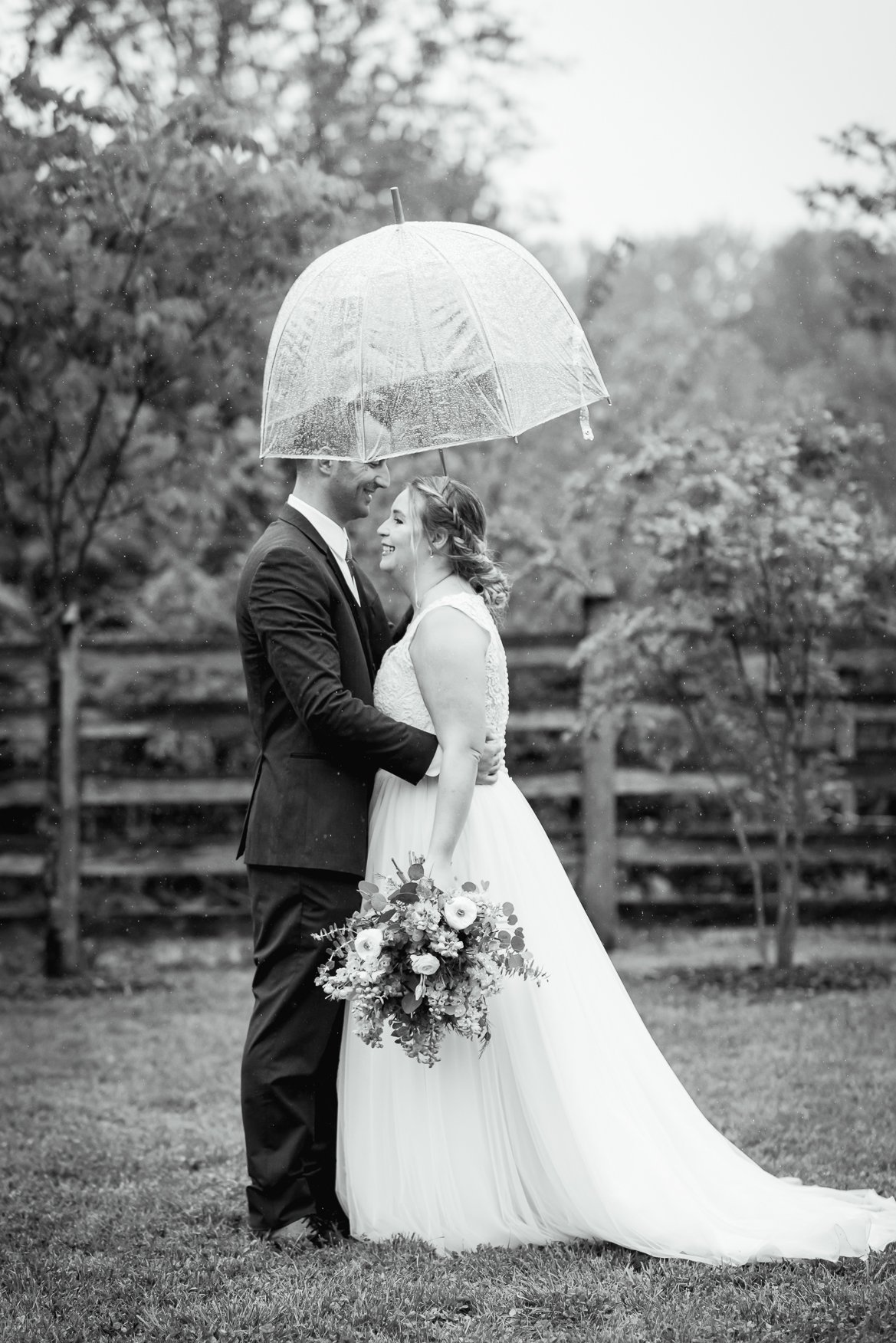 GlasgowFarm_RainWedding_Spring_FredericksburgWeddingphotographer_youseephotography_LeslieNick_blogpic144.jpg