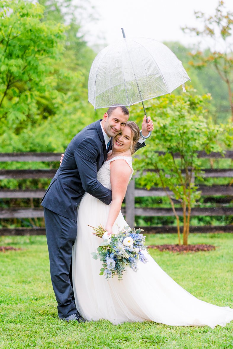 GlasgowFarm_RainWedding_Spring_FredericksburgWeddingphotographer_youseephotography_LeslieNick_blogpic147.jpg