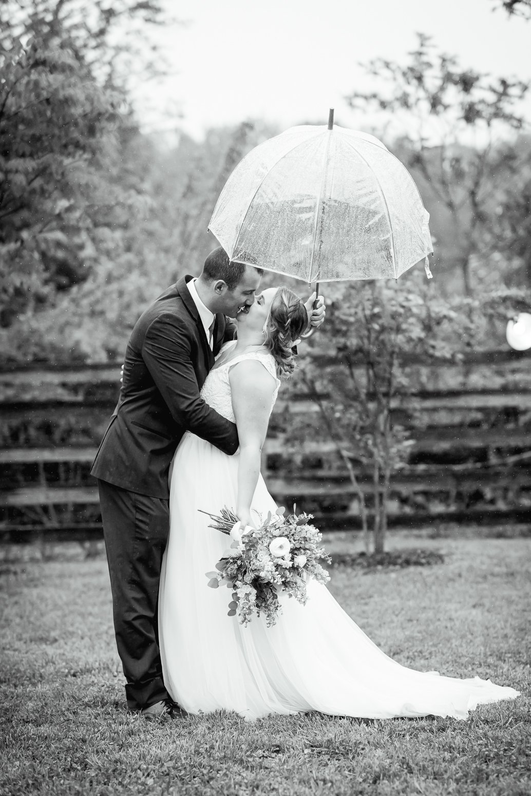 GlasgowFarm_RainWedding_Spring_FredericksburgWeddingphotographer_youseephotography_LeslieNick_blogpic148.jpg