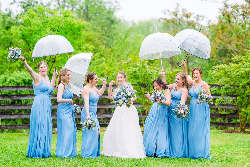 GlasgowFarm_RainWedding_Spring_FredericksburgWeddingphotographer_youseephotography_LeslieNick_blogpic184.jpg