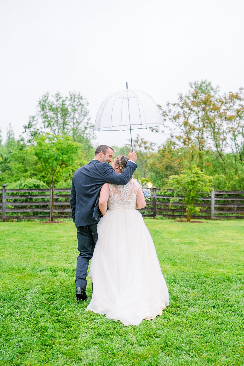 GlasgowFarm_RainWedding_Spring_FredericksburgWeddingphotographer_youseephotography_LeslieNick_blogpic238.jpg