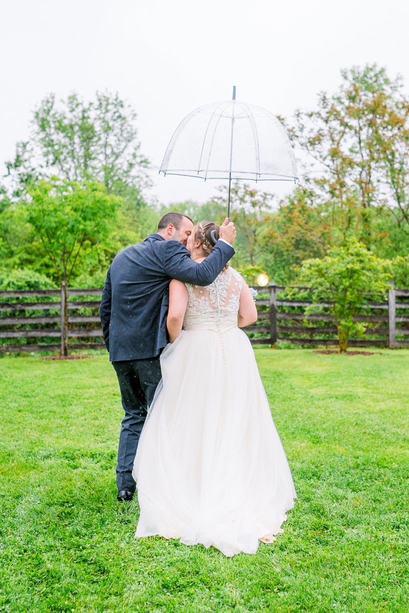 GlasgowFarm_RainWedding_Spring_FredericksburgWeddingphotographer_youseephotography_LeslieNick_blogpic239.jpg