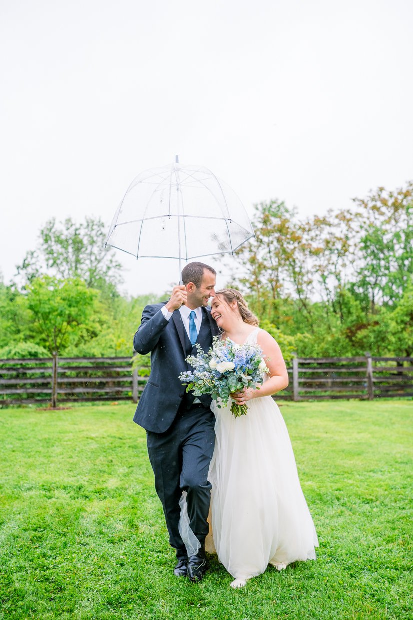 GlasgowFarm_RainWedding_Spring_FredericksburgWeddingphotographer_youseephotography_LeslieNick_blogpic246.jpg