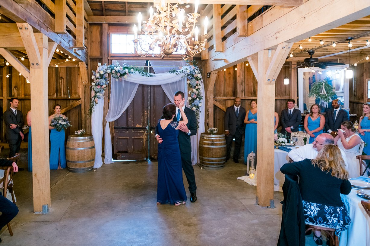 GlasgowFarm_RainWedding_Spring_FredericksburgWeddingphotographer_youseephotography_LeslieNick_blogpic288.jpg